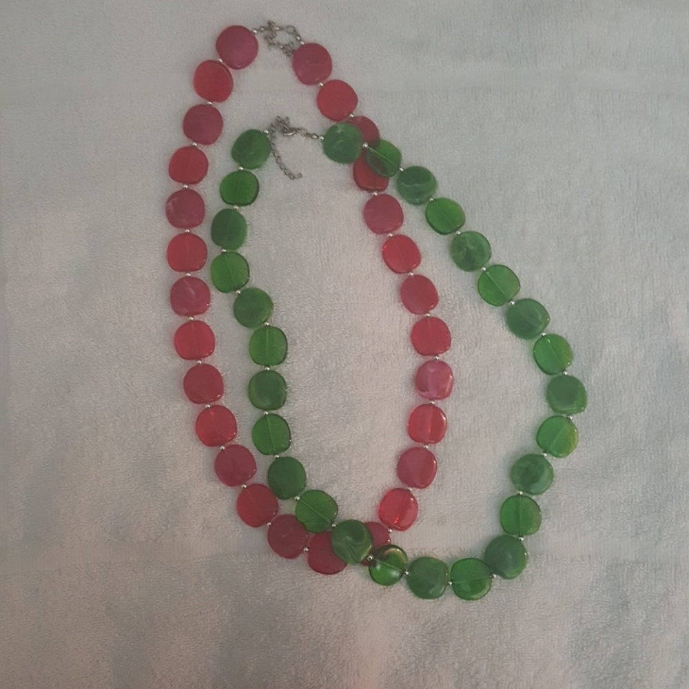Necklace lot of 2 green and pink